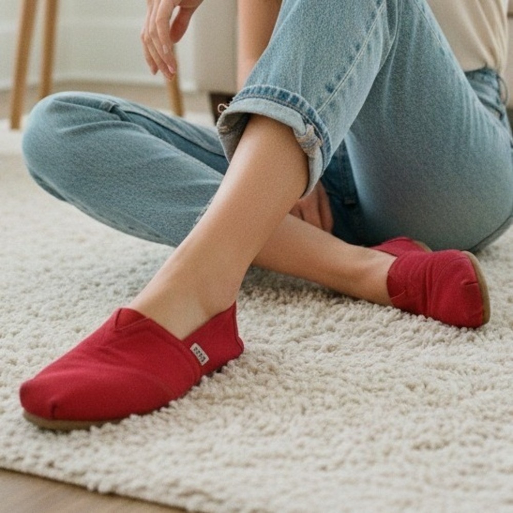 TOMS Women Red Canvas Slip On Casual Shoes - Size 7.5